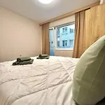 Stylish With Free Parking By Apartmax * וארנה