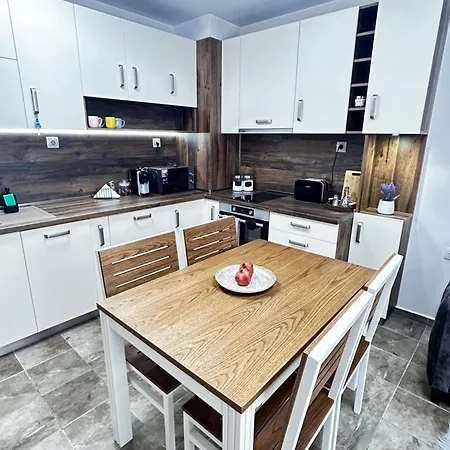 Stylish With Parking Option By Apartmax 瓦爾納