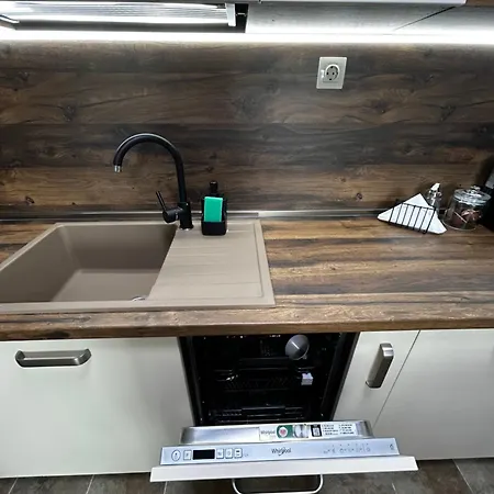 Stylish With Parking Option By Apartmax 公寓 *