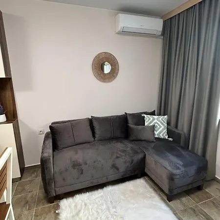 Apartman Stylish With Parking Option By Apartmax *