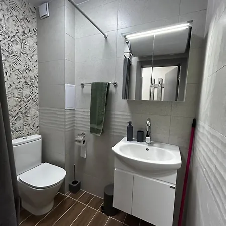 Stylish With Parking Option By Apartmax 公寓