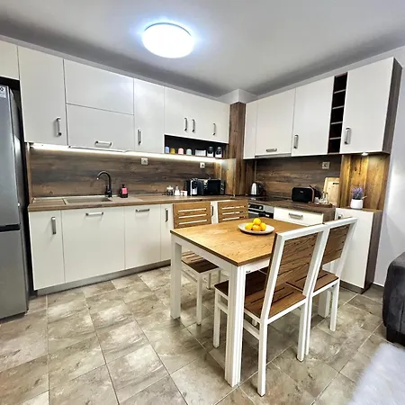 Stylish With Free Parking By Apartmax *