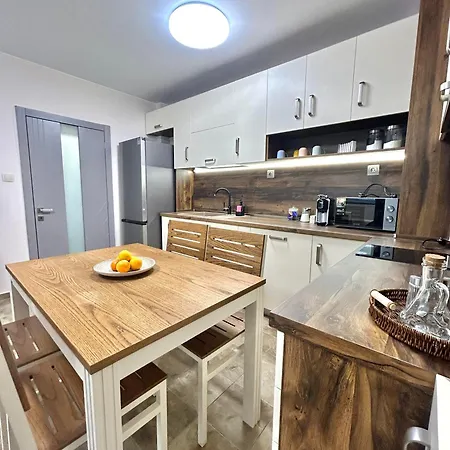 Stylish With Free Parking By Apartmax Апартаменты *