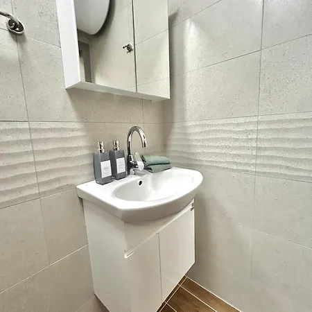Stylish With Free Parking By Apartmax Варна